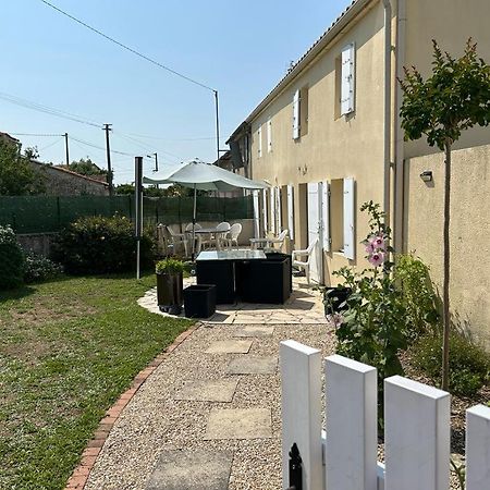 Villa Les Trémières Le Thou Esterno foto