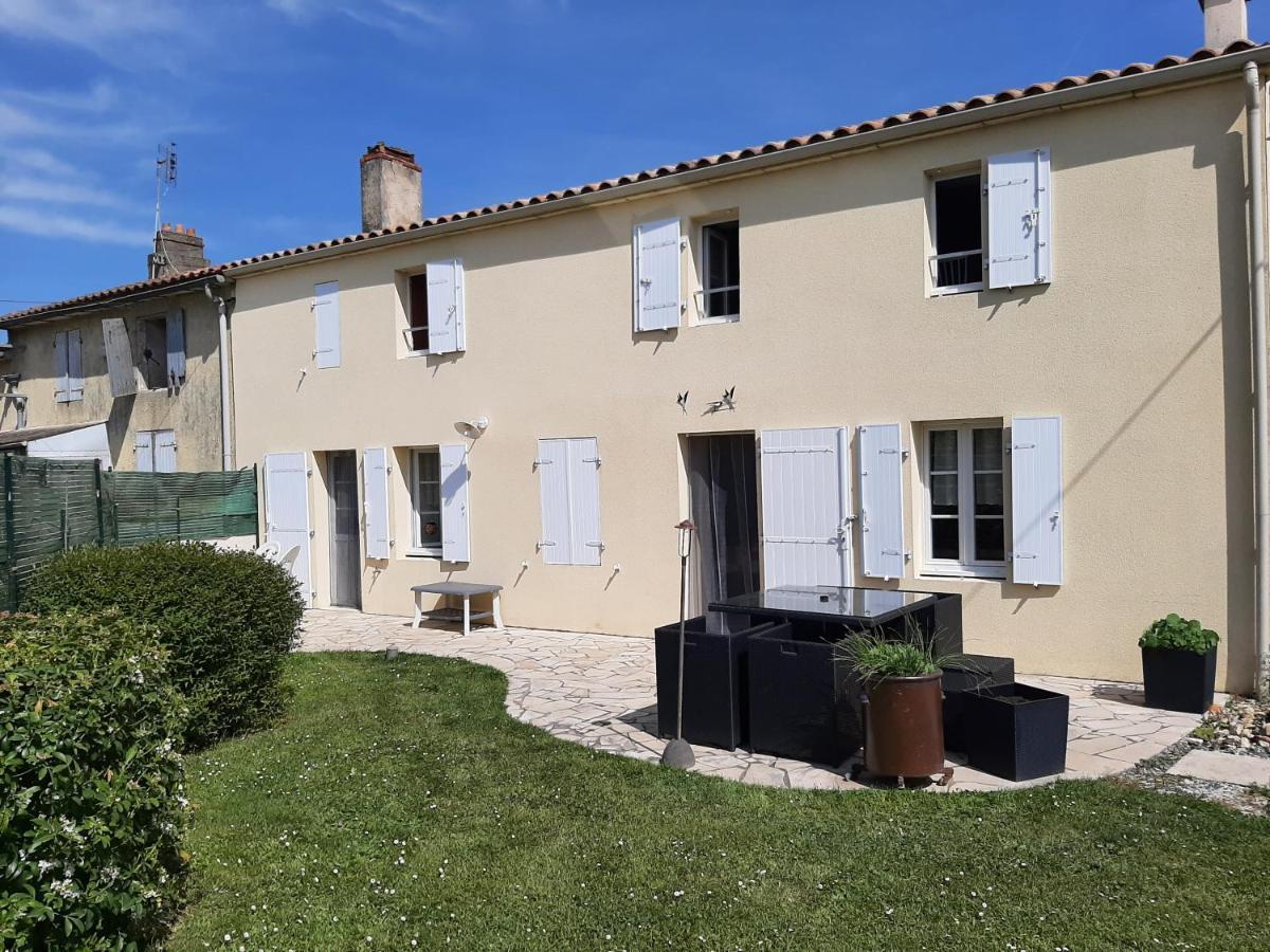 Villa Les Trémières Le Thou Esterno foto