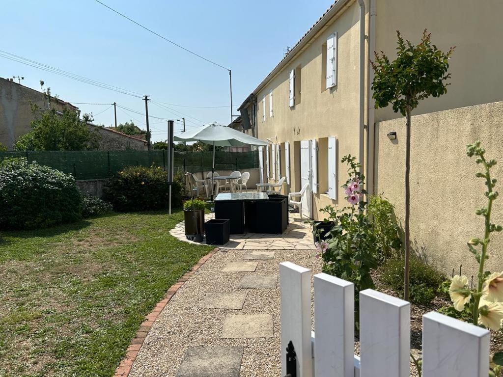 Villa Les Trémières Le Thou Esterno foto
