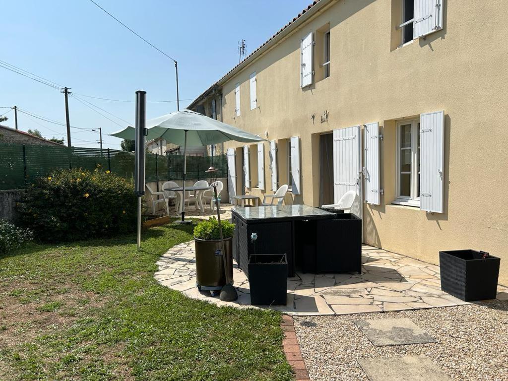 Villa Les Trémières Le Thou Esterno foto