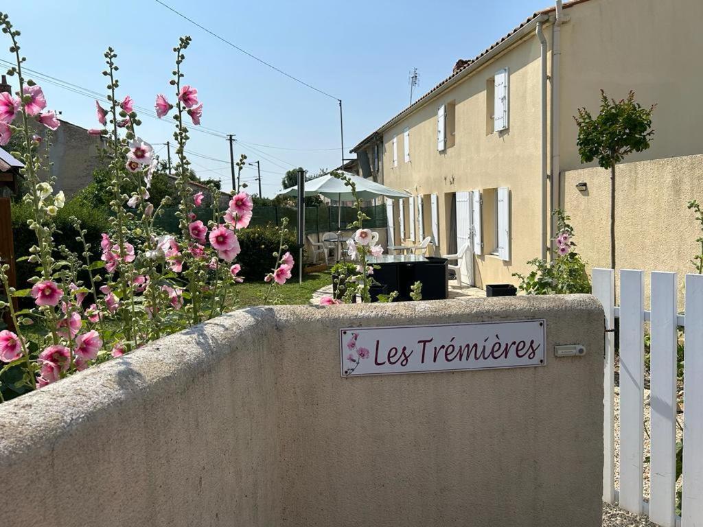 Villa Les Trémières Le Thou Esterno foto