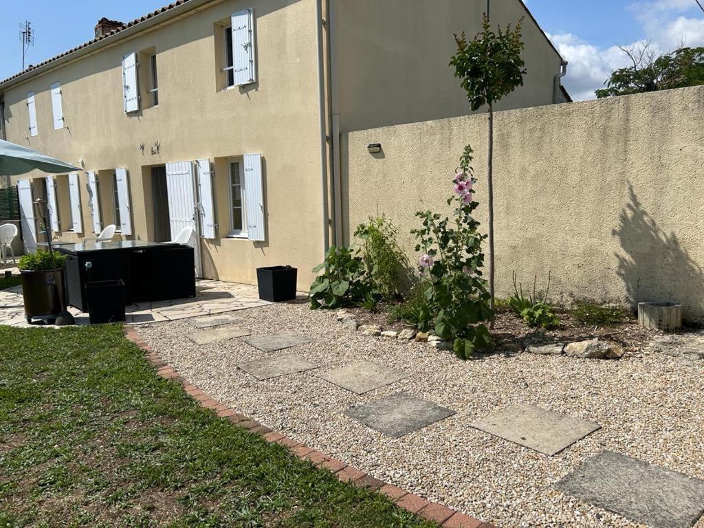 Villa Les Trémières Le Thou Esterno foto