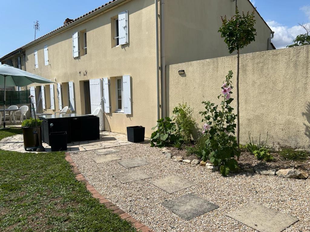 Villa Les Trémières Le Thou Esterno foto